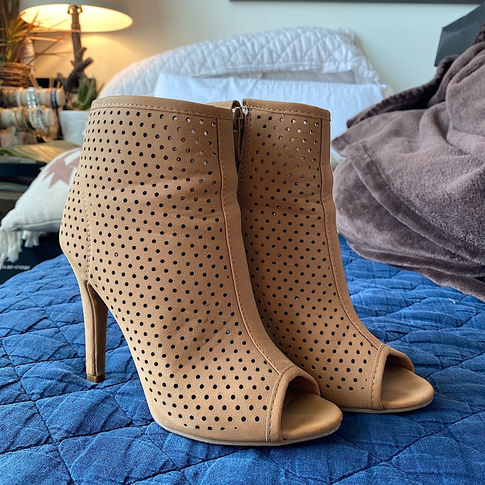 Charles Albert Ankle Open Toed Heel/Boot Hybrid. Tan Sz 7